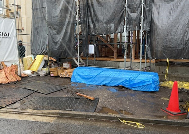 【駐車場】駐車場と明記されていても、最小スペースでつくられた駐車場だと大型車は駐車できなかったり、出入りしにくくなったりする可能性があります。お車のサイズと購入したい物件の駐車場のサイズを現地で確認しましょう。