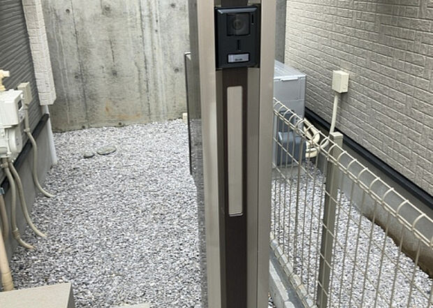 【その他設備】敷地内には、散水栓や立水栓があります。水道水を直接利用できるため、水を運ぶ手間を省くことが出来ます。大量の水を必要とする洗車作業や清掃などに役立ちます。その他設備とあわせて、現地でご確認ください。