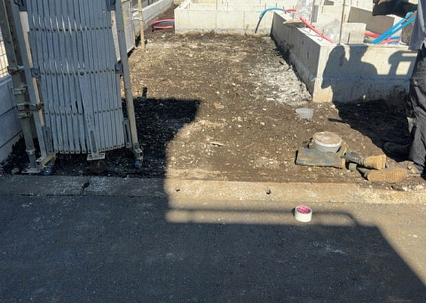 【駐車場_2】駐車場と明記されていても、最小スペースでつくられた駐車場だと大型車は駐車できなかったり、出入りしにくくなったりする可能性があります。お車のサイズと購入したい物件の駐車場のサイズを現地で確認しましょう。