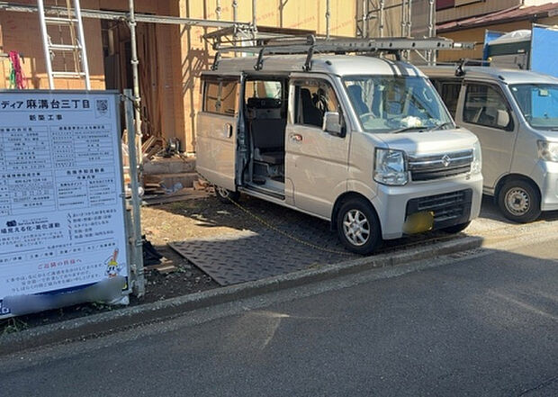【駐車場_2】駐車場と明記されていても、最小スペースでつくられた駐車場だと大型車は駐車できなかったり、出入りしにくくなったりする可能性があります。お車のサイズと購入したい物件の駐車場のサイズを現地で確認しましょう。