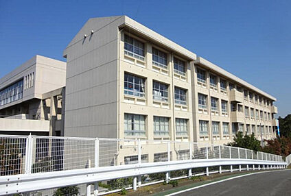 依知中学校 530m(徒歩7分)