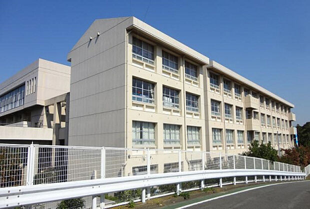 依知中学校(約530m)