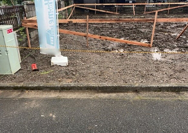 【駐車場_2】駐車場と明記されていても、最小スペースでつくられた駐車場だと大型車は駐車できなかったり、出入りしにくくなったりする可能性があります。お車のサイズと購入したい物件の駐車場のサイズを現地で確認しましょう。