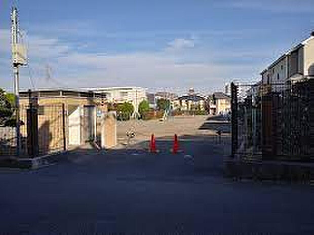 にこにこ公園（約295m）