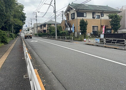 前面道路含む現地写真_3