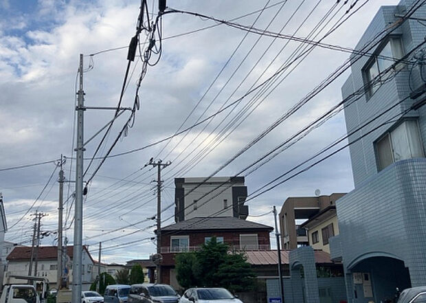 【物件からの展望_2】眺望を気にして物件を探す場合、前面に建物が建っていないか現地で確認しましょう!前面に建物があると景色はもちろん、日当たりや風通しにも影響が出てきます。住んだ時のことを想像しながら現地見学をしましょう。