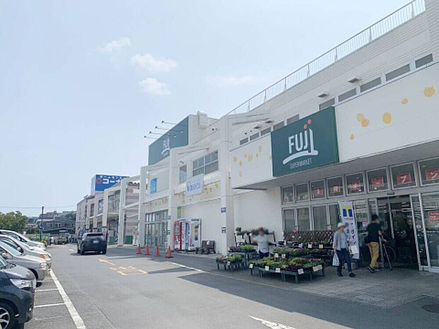 富士スーパー戸室店(約689m)