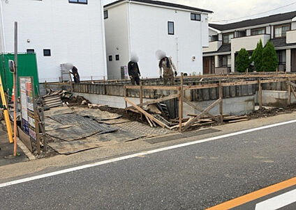 前面道路含む現地写真_3