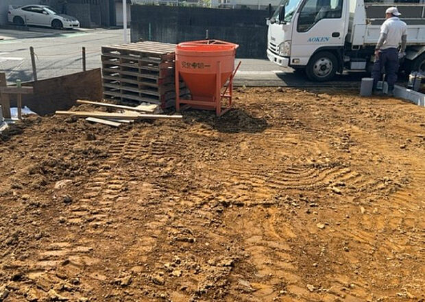 【駐車場_2】駐車場と明記されていても、最小スペースでつくられた駐車場だと大型車は駐車できなかったり、出入りしにくくなったりする可能性があります。お車のサイズと購入したい物件の駐車場のサイズを現地で確認しましょう。
