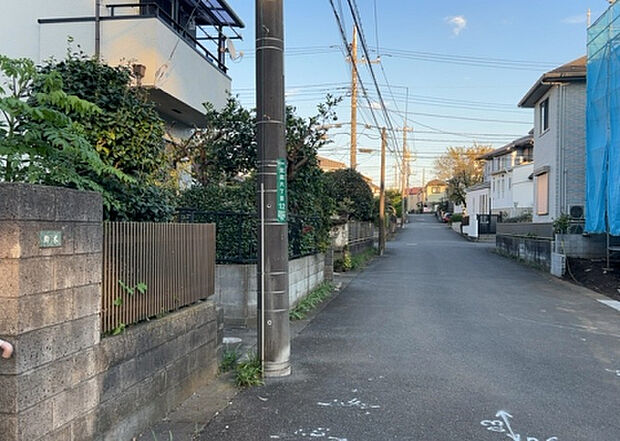 【物件からの展望_2】眺望を気にして物件を探す場合、前面に建物が建っていないか現地で確認しましょう!前面に建物があると景色はもちろん、日当たりや風通しにも影響が出てきます。住んだ時のことを想像しながら現地見学をしましょう。