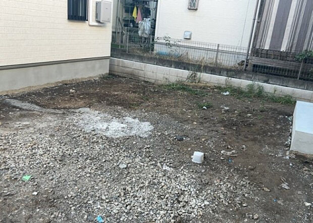 【駐車場_2】駐車場と明記されていても、最小スペースでつくられた駐車場だと大型車は駐車できなかったり、出入りしにくくなったりする可能性があります。お車のサイズと購入したい物件の駐車場のサイズを現地で確認しましょう。
