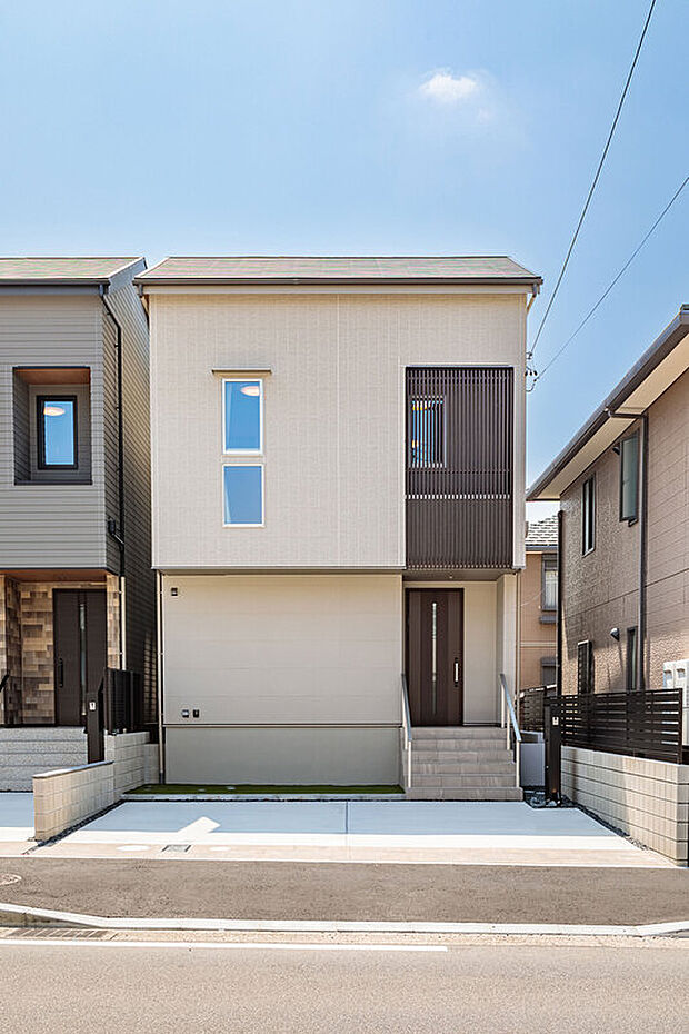 T-1／温かみのあるベージュカラーで優しい雰囲気の佇まい。外観を上品さを演出する小割り柄が印象的。