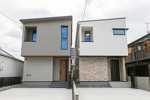 T-2(ご成約済み)、T-1/ナチュラルなアースカラーでまとめたオシャレな外観。ベースサイディングは雨で汚れを洗い流す「親水コート」で美しさが持続し、お手入れの手間が省けます。