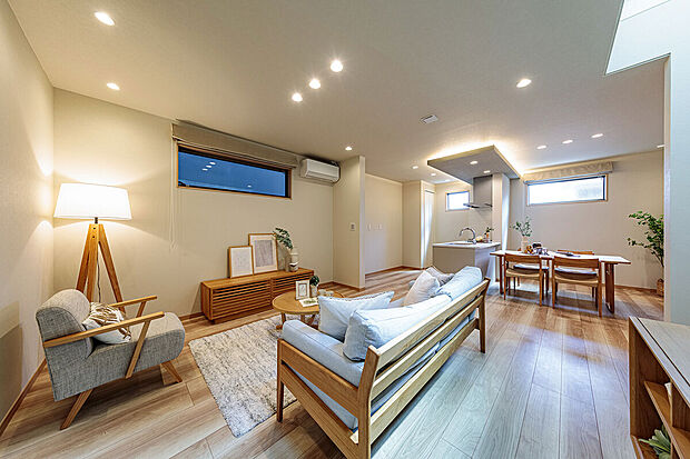 【リビングダイニング】T-3/20.2帖のゆとりある空間で、心から寛げる至福のひとときが叶います。家族や友人と集うのにふさわしい空間。