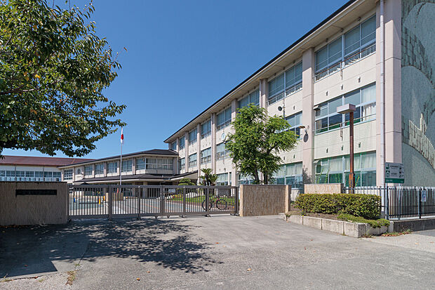 宮西小学校（約720m）