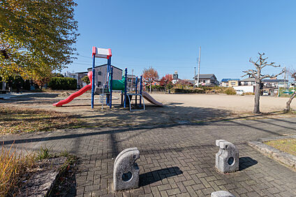 なつめ公園 560m(徒歩7分)