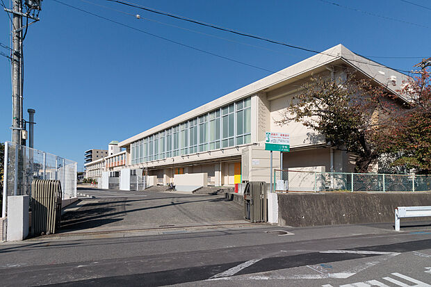 西枇杷島小学校（約560m）