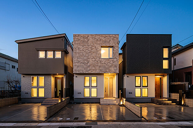 【外観】T-1（ご成約済）、T-2、T-3（販売中）／夜間外観