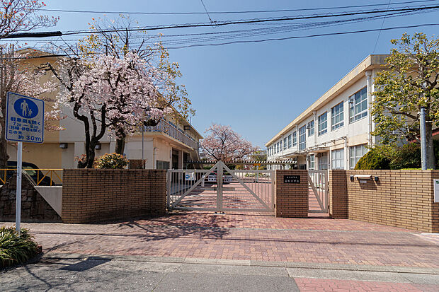 岩塚小学校(約400m)