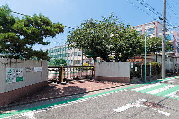 稲西小学校(約1,040m)