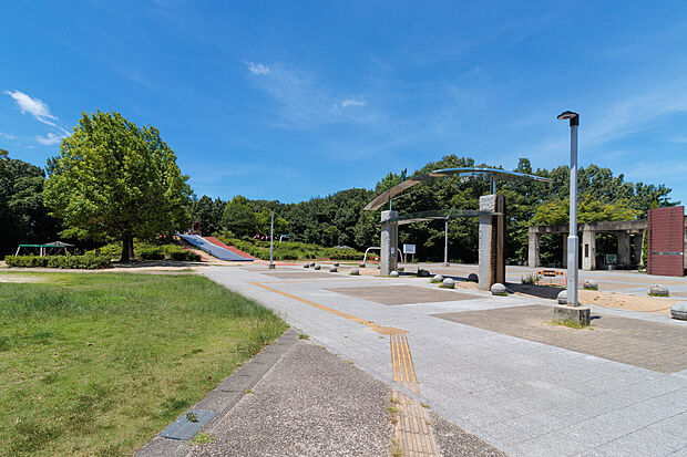 小幡緑地公園（約1,600m）