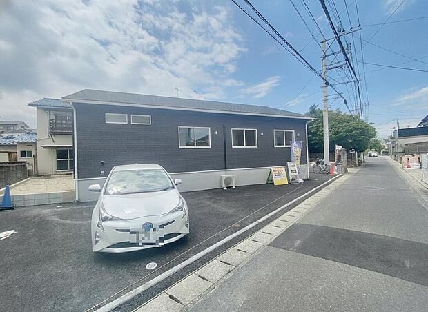 駐車スペースは4台分ご用意しています。