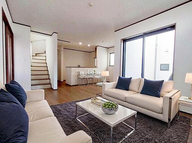 【リビング】リビングは家具のレイアウトがしやすい間取りとなっています。インテリア選びが楽しみですね♪