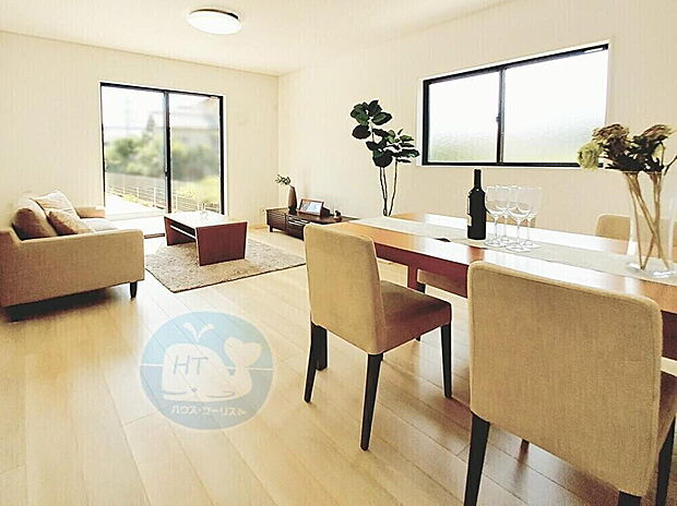 【同形状・同仕様写真(リビング）】広々としたLDKに自分好みのインテリアを。季節のイベントなどを飾っても素敵ですね。
