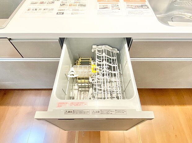 【食器洗い乾燥機】食洗器が標準で付いています。家事の時短につながります。
