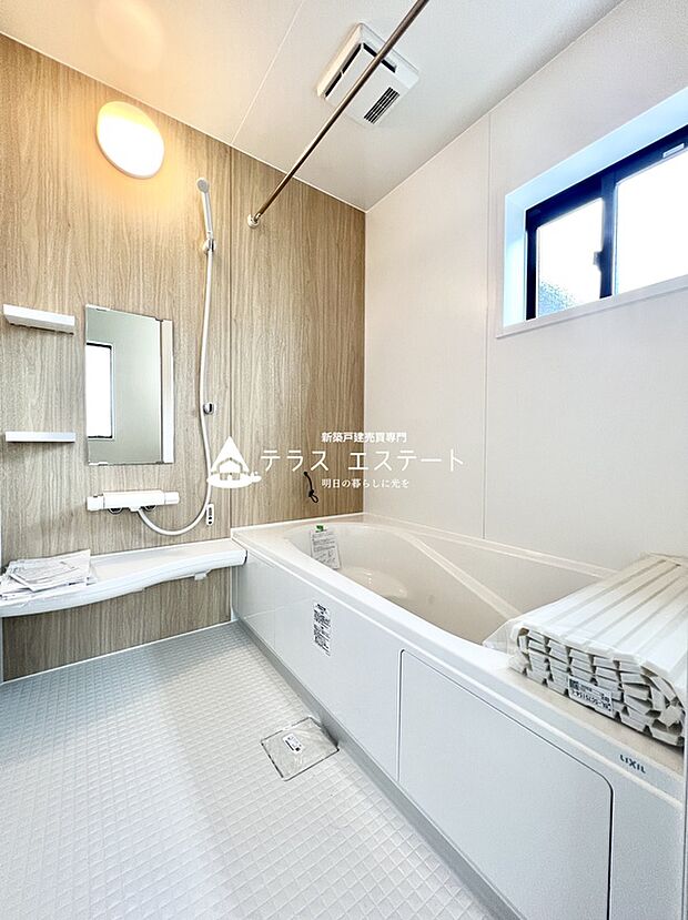 【浴室】１日の疲れを癒せる１坪の広々バスルームです。※写真は同一タイプまたは同一仕様です。