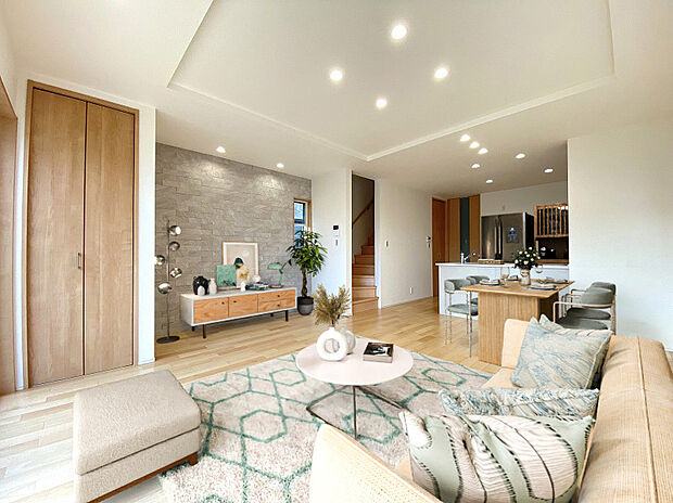 【リビング】調湿効果も期待できるエコカラット設置♪デザイン性も高くオシャレ♪