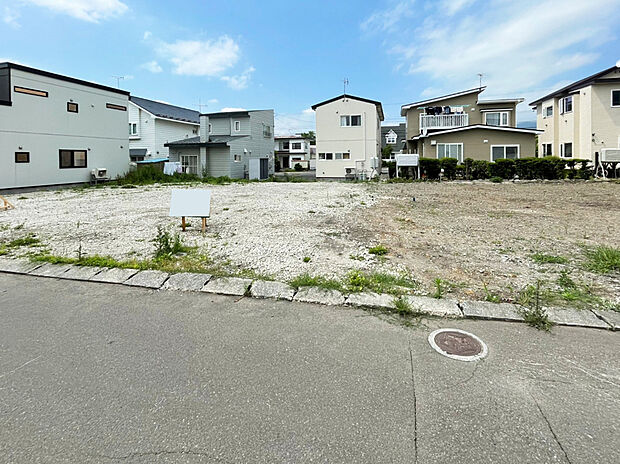 【現地写真】
土地面積約49坪。ゆとりある売地のご紹介です。現在更地につき、お引渡し後はスムーズに建築を始められます。
【2024年7月撮影】