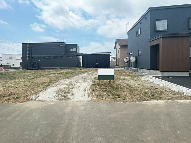 【現地写真】
函館市石川町で販売中の売地です。土地面積は55坪以上。ゆとりの土地面積です。
【2024年7月撮影】