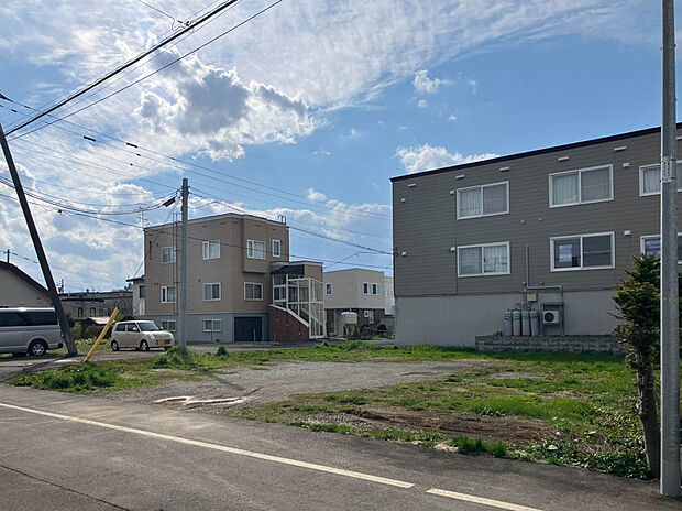 【現地写真】
徒歩10分圏内にはスーパーやコンビニなどの買物施設が揃います。ぜひ周辺環境と合わせて現地をご覧ください。
(2025年5月撮影）