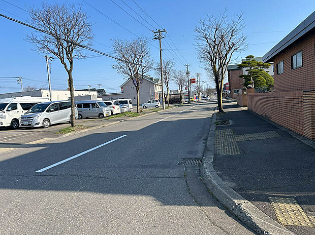 【現地写真】
開西小学校まで徒歩約7分とお子様の通学もラクラク、子育て世帯にも嬉しい住環境です。
（2025年5月撮影）