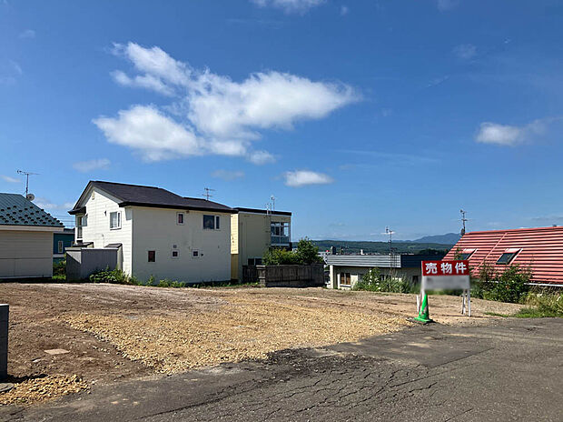 【現地写真】
全2区画の売地が登場。1号地は約100坪、2号地は約66坪のゆとりある敷地面積が魅力です。
(2025年8月撮影）