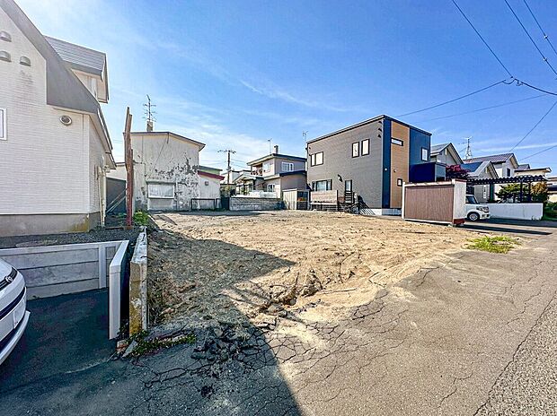 【現地写真】
現在更地ですので、お引き渡し後はすぐ建築に取りかかれます。即お引渡しも可能です。
(2025年8月撮影)