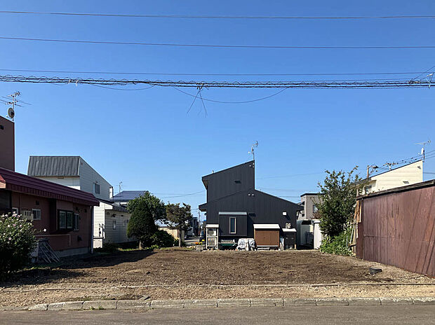 【現地写真】
低層住居が建ち並ぶ閑静な住宅地に、約59坪のゆとりある敷地が登場です。
(2025年10月撮影)