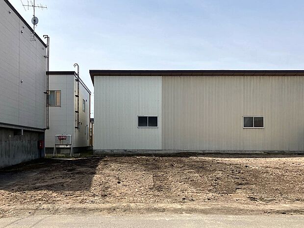 【現地写真】
現在更地のため、土地の状態もご確認いただけ、広さや建築後のイメージもしやすいですね。
(2025年5月撮影）