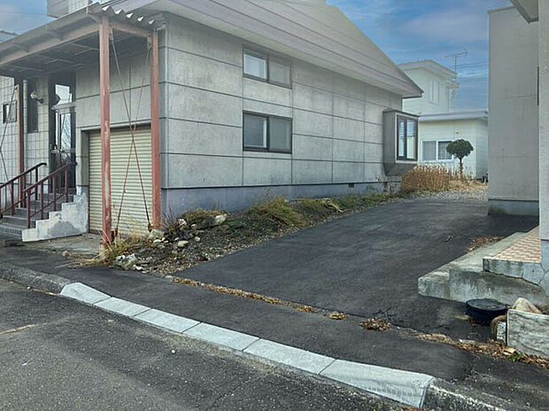【現地写真】
低層住居が建ち並ぶ閑静な住宅地に全2区画の売地が登場です。静かな環境で新生活をお過ごしいただけます。
（2025年12月撮影）