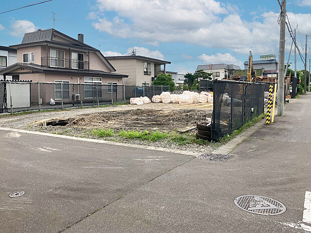 【現地写真】
太陽光パネルのほか、嬉しい省エネ設備の充実したお住まい。豊富な収納も魅力のポイントです。
(2026年1月撮影)