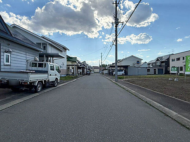 【現地写真】
見通しの良い道路は、お住まいの見栄えが良くなるだけでなく、安全性・防犯性も高まります。
(2026年5月撮影)