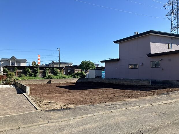 【現地写真】
解体後更地でのお引渡しになります。解体費用が掛からず、スムーズに建築を進められます。
(2026年8月撮影)