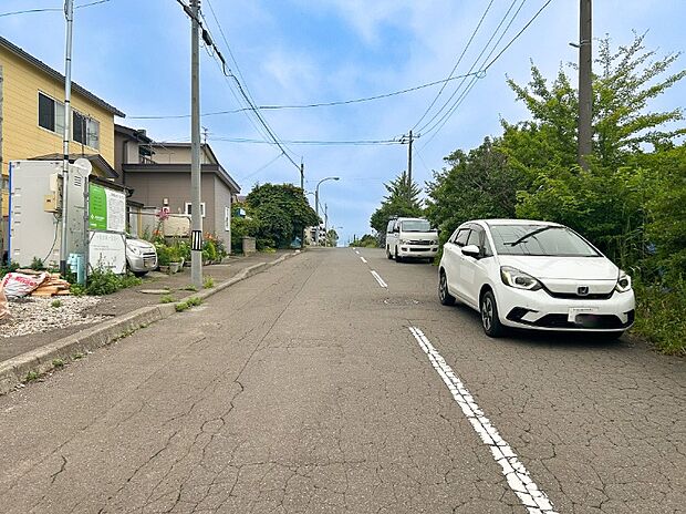 【現地写真】
緑も豊かでのびのびと暮らせる環境も魅力のポイント。子育て世帯のファミリーにもおすすめの環境です。
(2026年8月撮影)