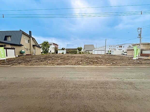 【現地写真 南東側正面】
61坪~78坪のゆとりある売地、全3区画が登場!低層住居が建ち並ぶ閑静な住宅街に位置し、穏やかで心地よい暮らしを始められます。
(2026年8月撮影)