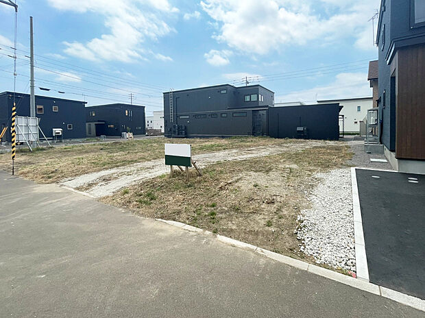 【【現地写真】】現在更地となっており即お引渡しが可能です。解体費用が抑えられスムーズに建築を始められるのも嬉しいポイントです。
【2024年7月撮影】