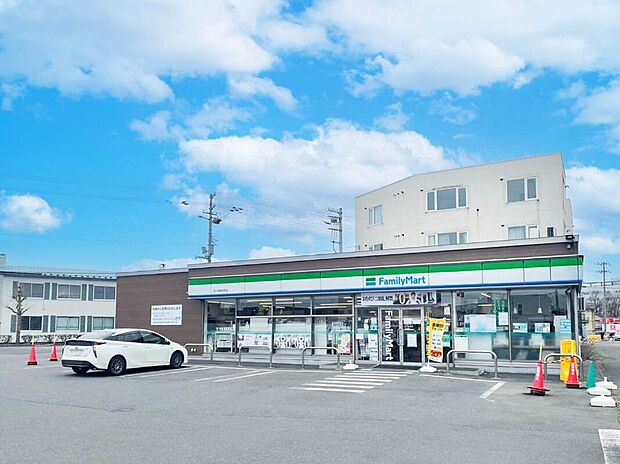 ファミリーマート苫小牧春日店（約200m）