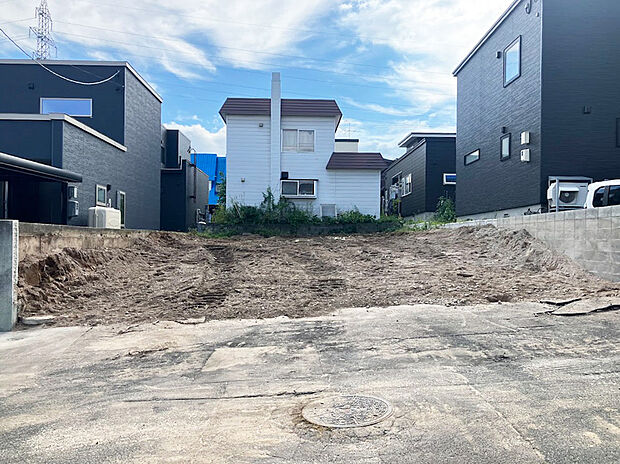 【【現地写真】】東西線「南郷18丁目」駅まで徒歩約19分。最寄りバス停まで徒歩約6分とアクセス良好。通勤通学にも便利です。
(2025年10月撮影）