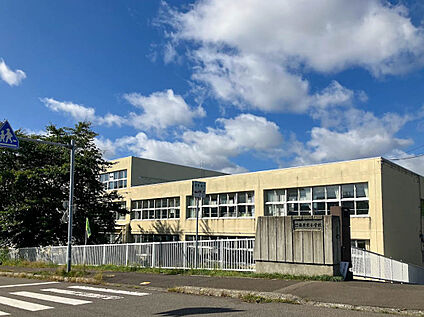 南月寒小学校 520m(徒歩7分)