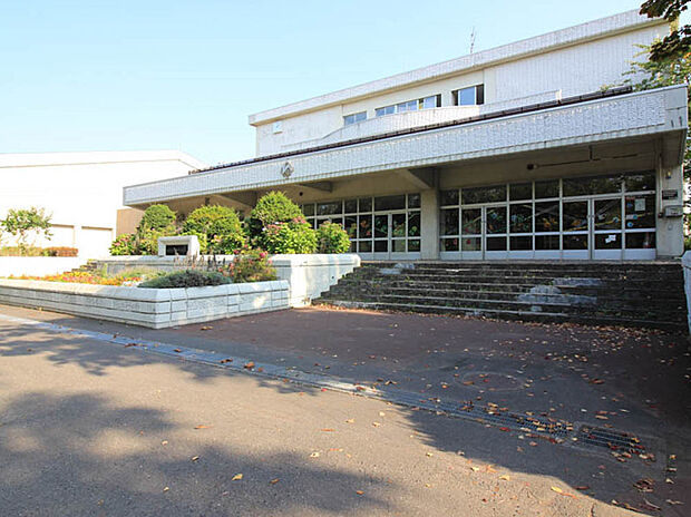 平岡中学校（約1,710m）